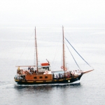 santoriniboat01